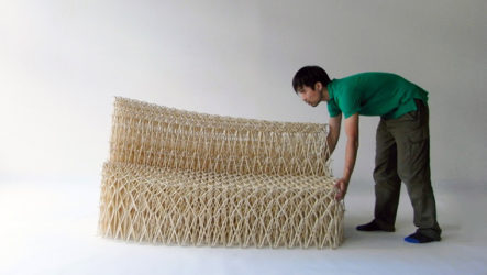 Sofa bersaiz besar oleh pereka Yuya Ushida