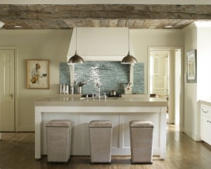 Apron biru di dapur. Foto