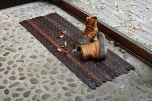 Permaidani di lorong dari tali pinggang lama