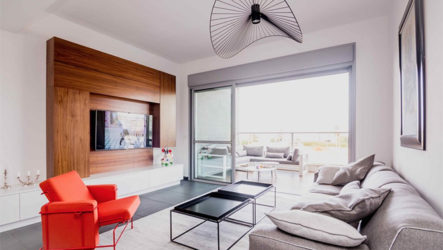 Reka bentuk lelaki dalam apartmen moden
