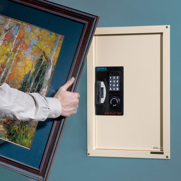 panel di dinding