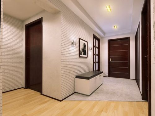 pintu dalaman gelap
